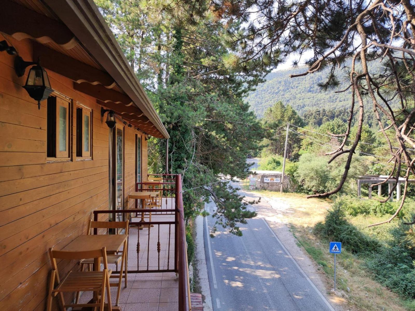 Hotel Toni Llogora Dukat Экстерьер фото