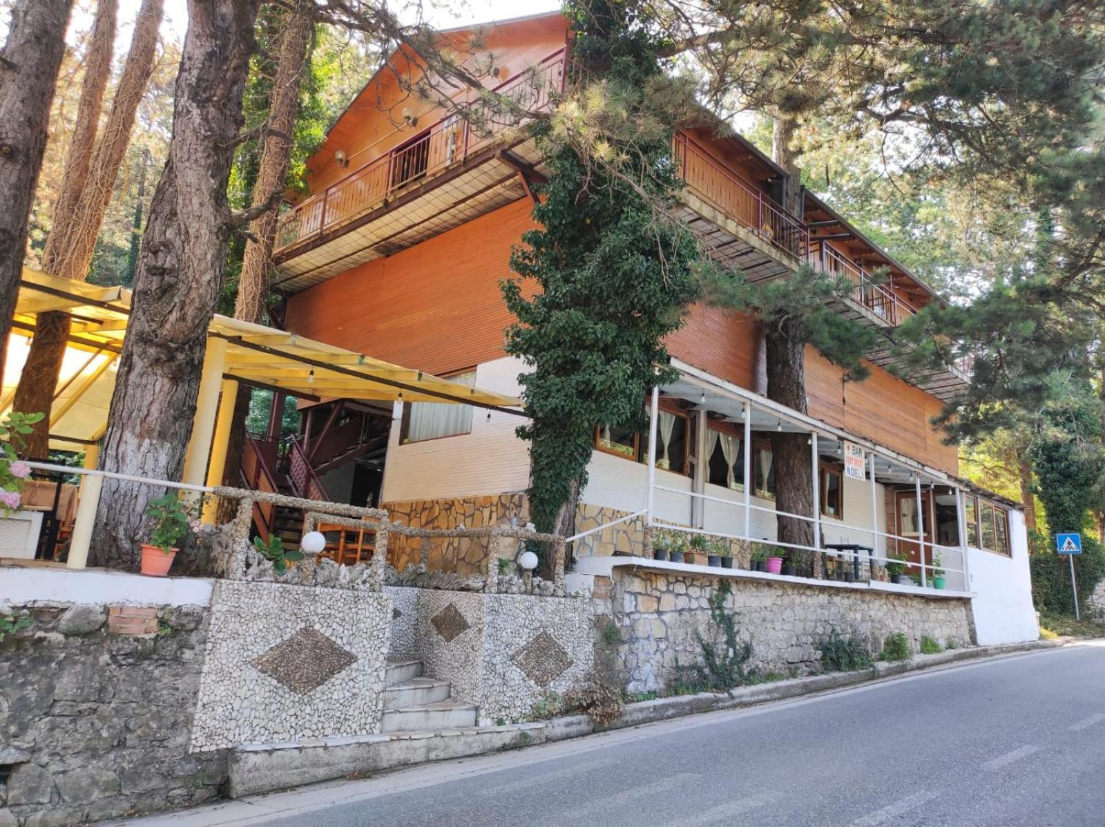 Hotel Toni Llogora Dukat Экстерьер фото