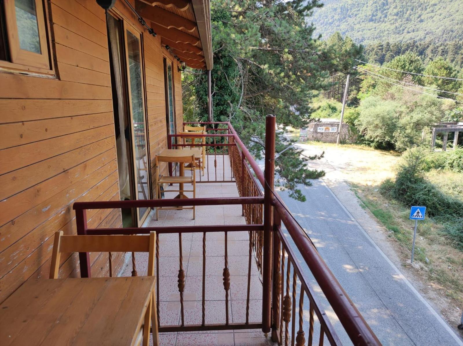 Hotel Toni Llogora Dukat Экстерьер фото