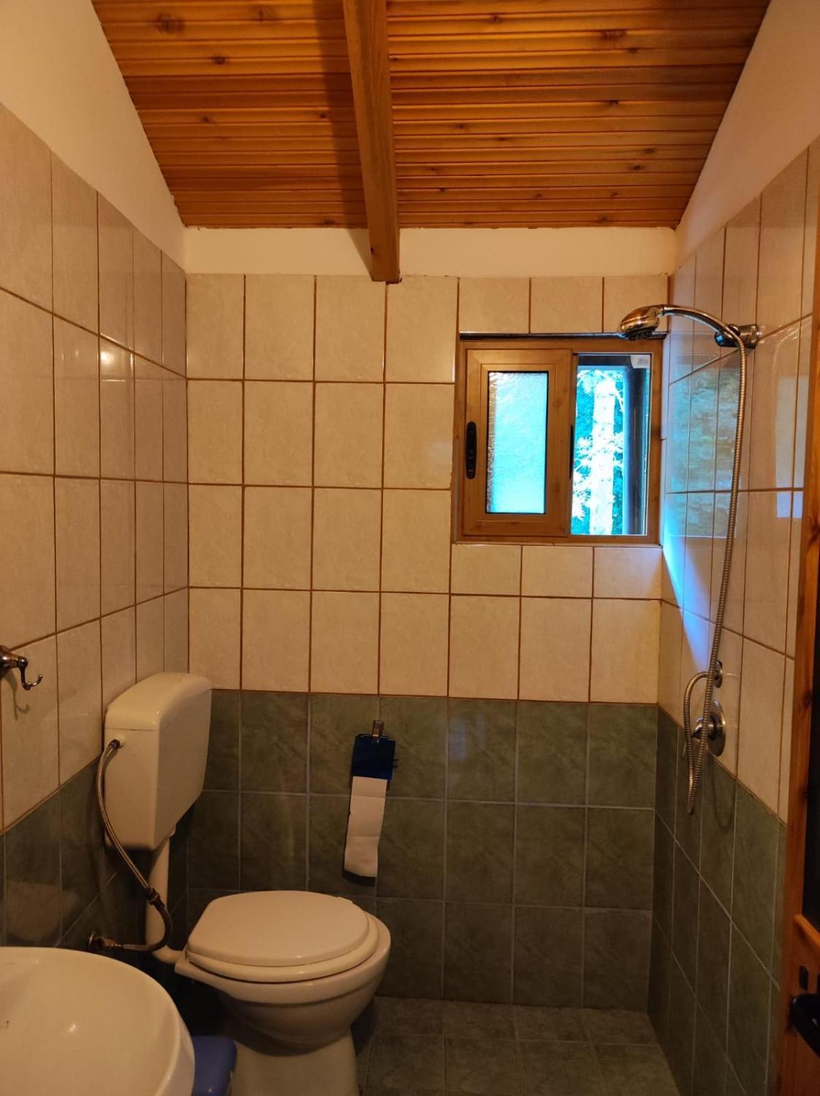 Hotel Toni Llogora Dukat Экстерьер фото