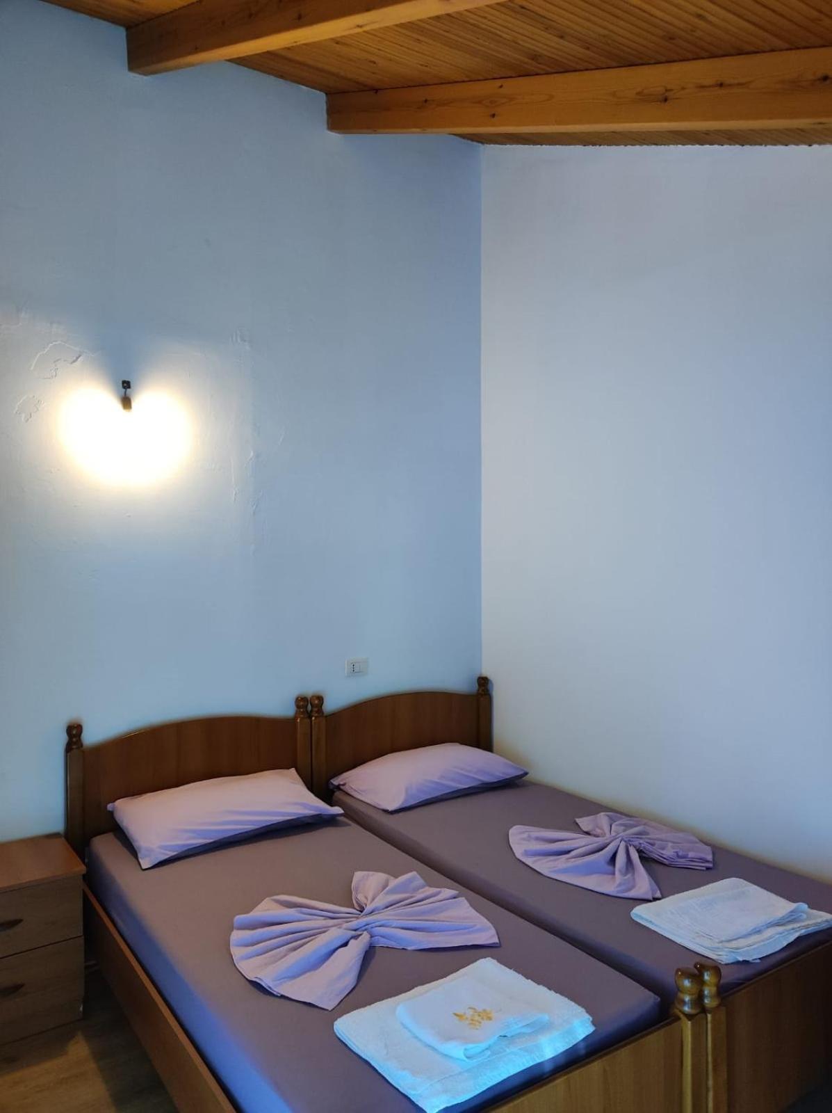 Hotel Toni Llogora Dukat Экстерьер фото