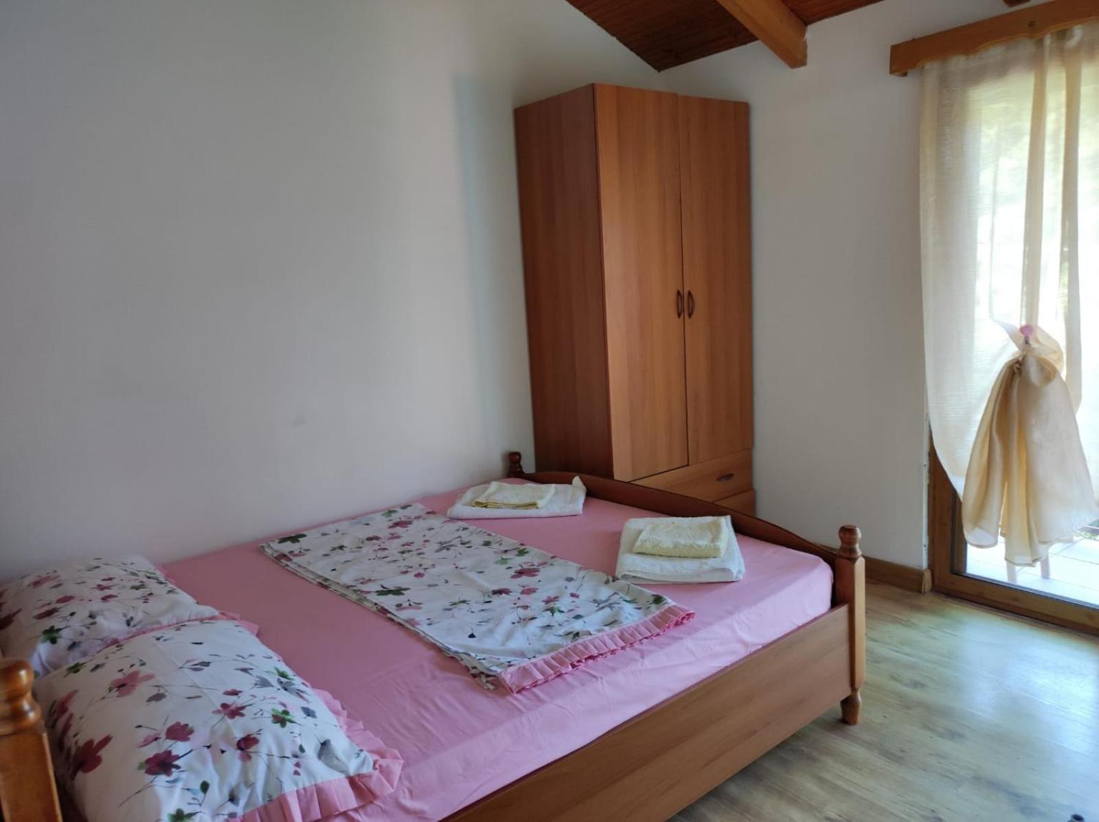Hotel Toni Llogora Dukat Экстерьер фото