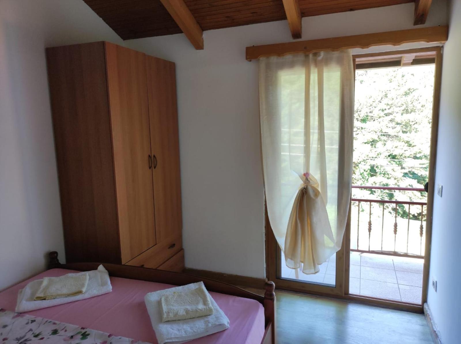 Hotel Toni Llogora Dukat Экстерьер фото